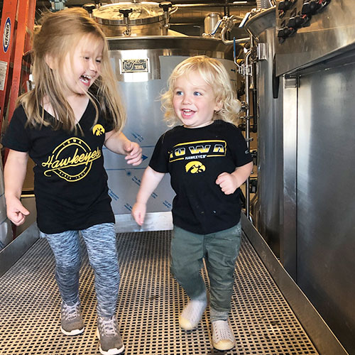 toddlers in brewery
